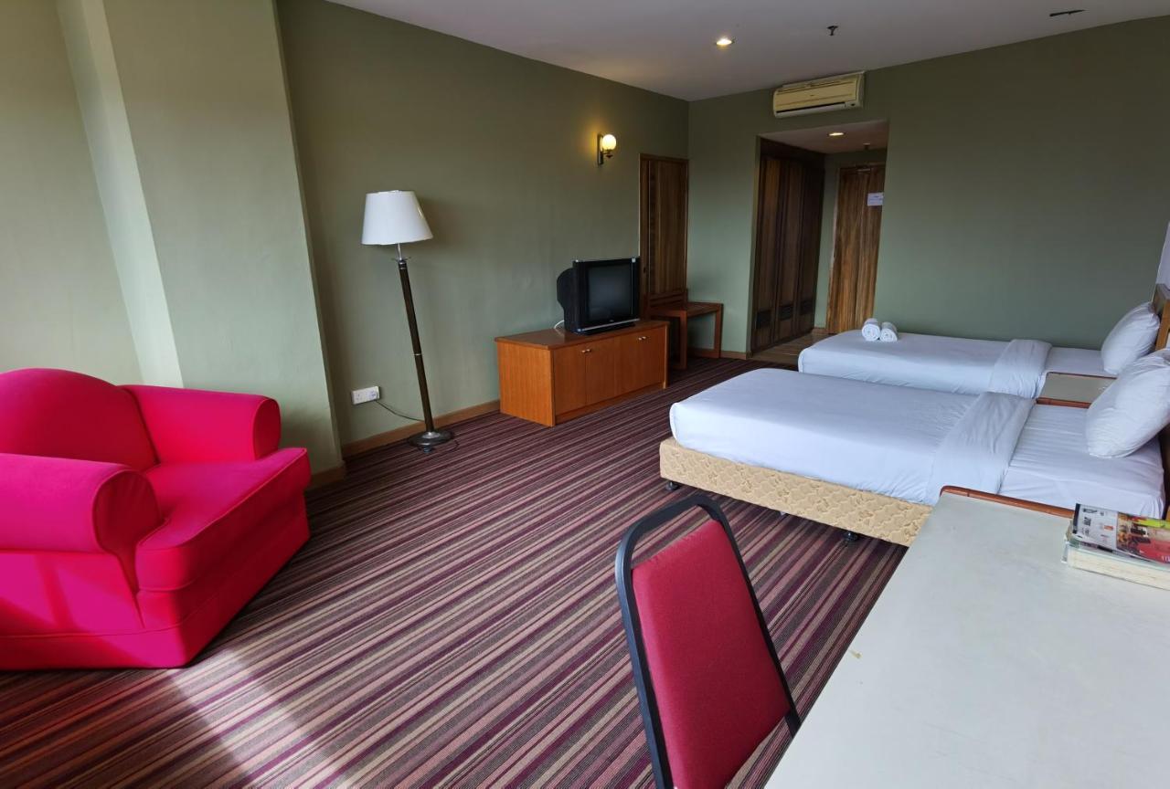 Folkmeldrum Hotel Johor Bahru Exteriör bild