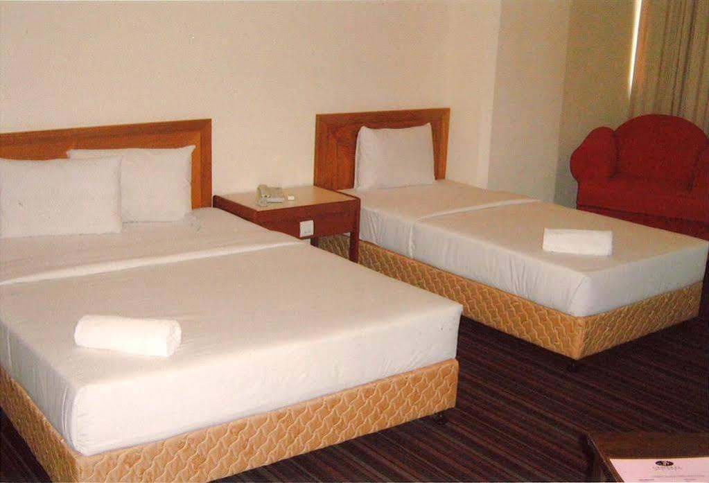 Folkmeldrum Hotel Johor Bahru Exteriör bild