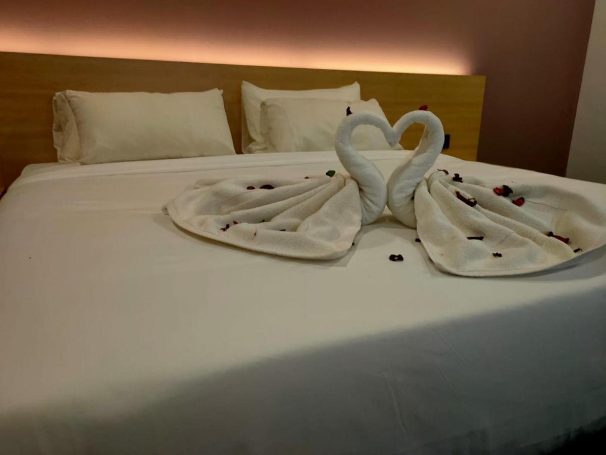 Folkmeldrum Hotel Johor Bahru Exteriör bild