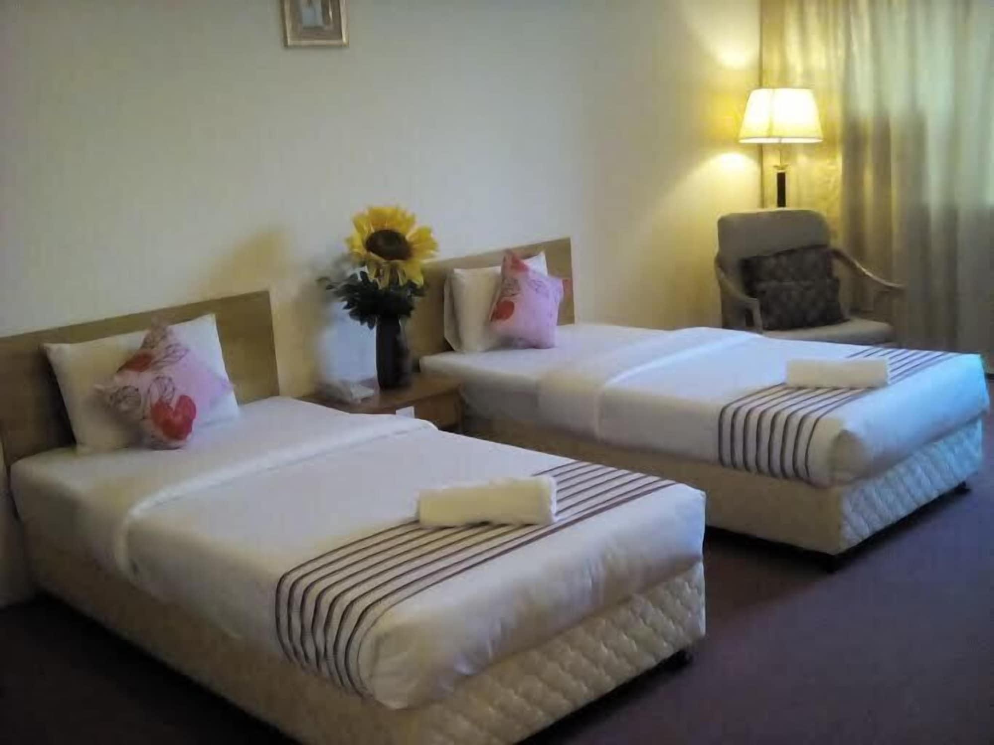 Folkmeldrum Hotel Johor Bahru Exteriör bild