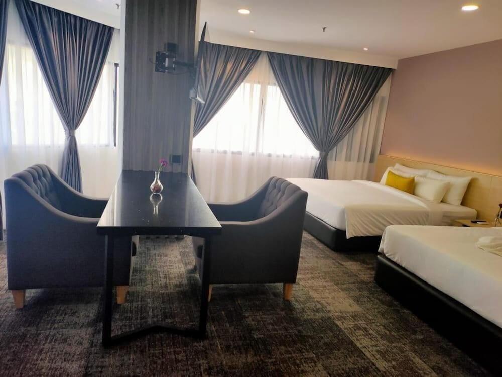Folkmeldrum Hotel Johor Bahru Exteriör bild