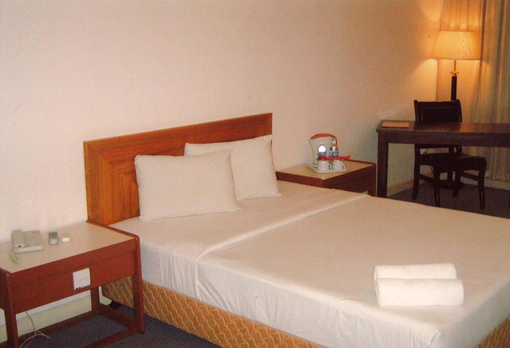 Folkmeldrum Hotel Johor Bahru Exteriör bild