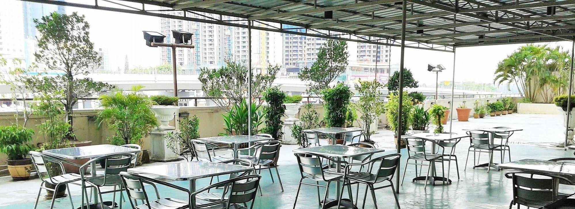 Folkmeldrum Hotel Johor Bahru Exteriör bild