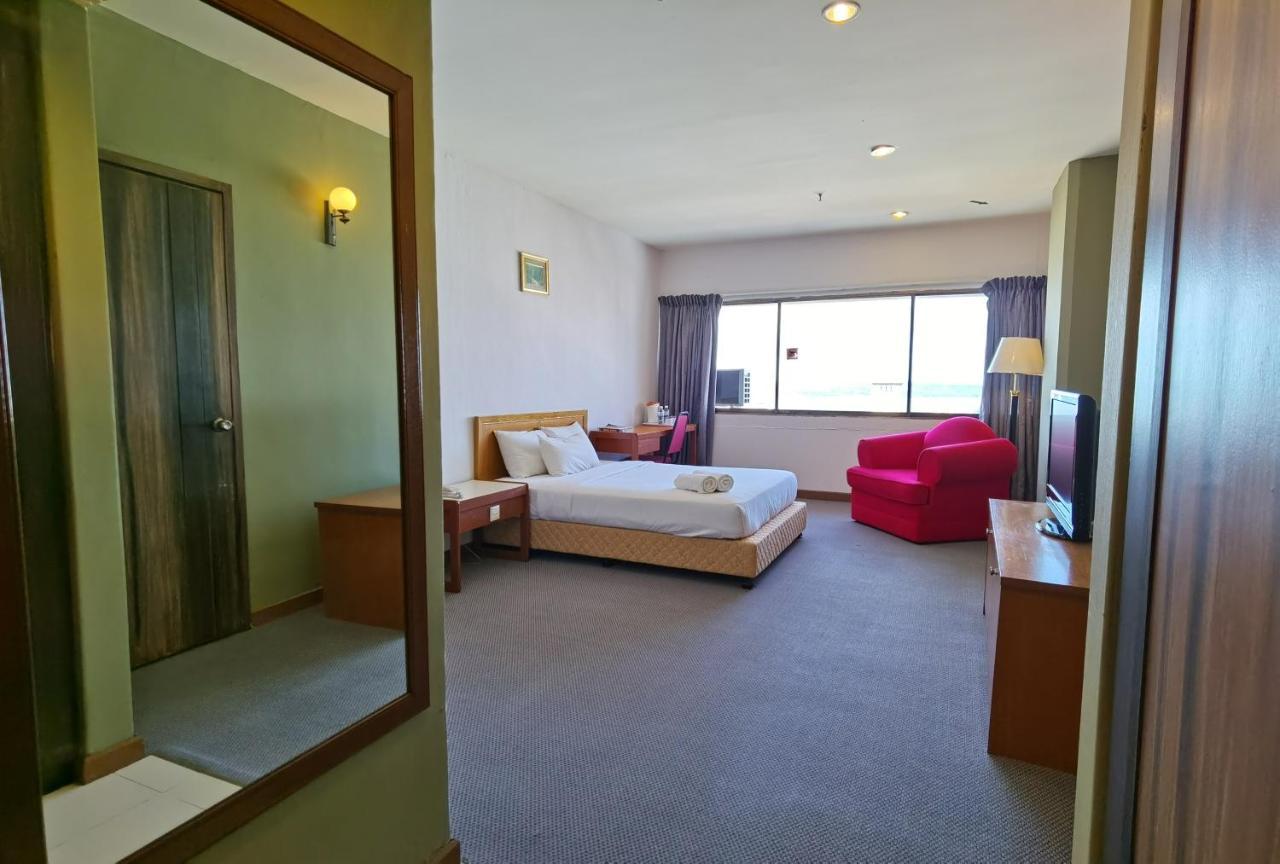 Folkmeldrum Hotel Johor Bahru Exteriör bild